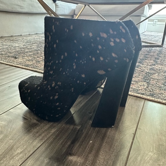 Funky pony fur booties - Picture 5 of 6